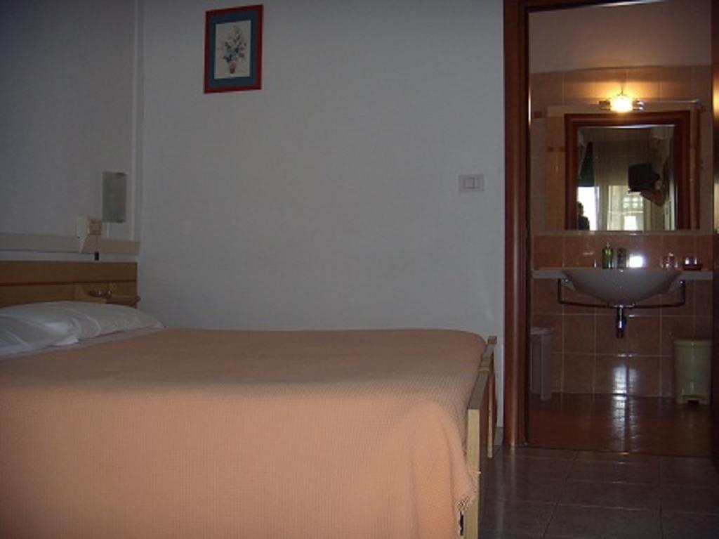 Hotel Sul Ponte Firenze Camera foto
